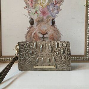 Brahmin Debra Wristlet excellent